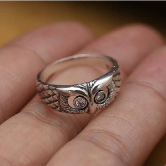 Trendy Silver Owls Head Ring - Picture 1 of 3